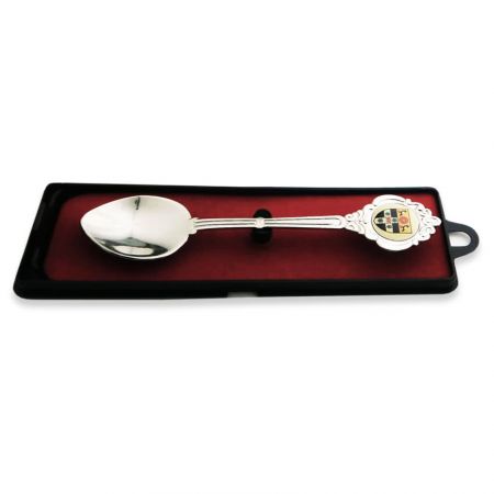 Storkjøp av suvenir skjeer - Å samle suvenir skjeer har vært en populær hobby for mange.