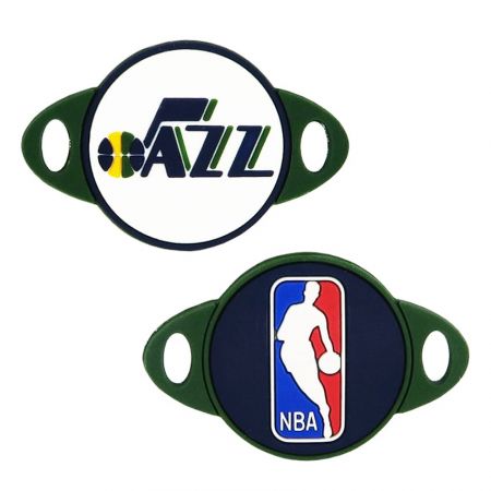 PVC 신발 장식은 두 가지 레벨 또는 3D 양각으로 제공됩니다.