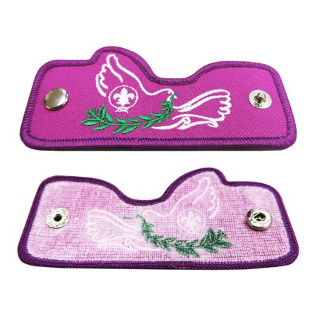 Je kunt je scoutdas dragen met scoutdas slides.