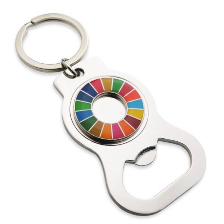Egyedi SDG-k puha emaljjal és epoxi sörnyitó kulcstartóval.
