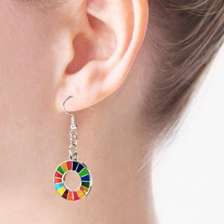 Серьги SDG элегантны и имеют глубокий смысл.