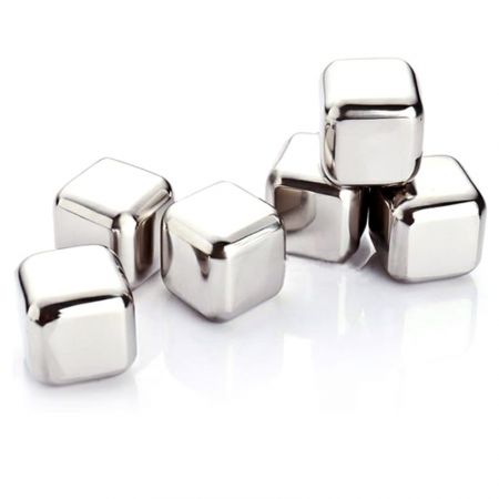 스테인리스 스틸 아이스 큐브는 음료를 오랫동안 차갑게 유지해 줍니다.