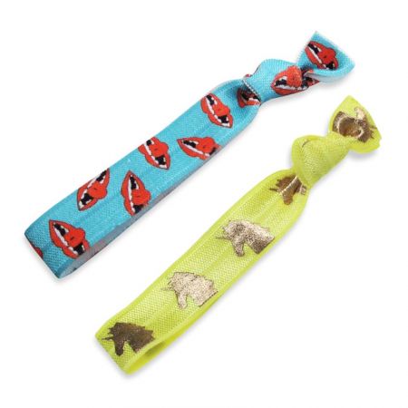 अपने दोस्तों और परिवार के लिए उपहार के रूप में स्ट्रेची हेयर टाईज बनाएं।