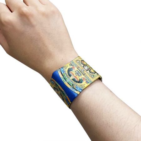 Make your own personalized Tyvek wristbands.