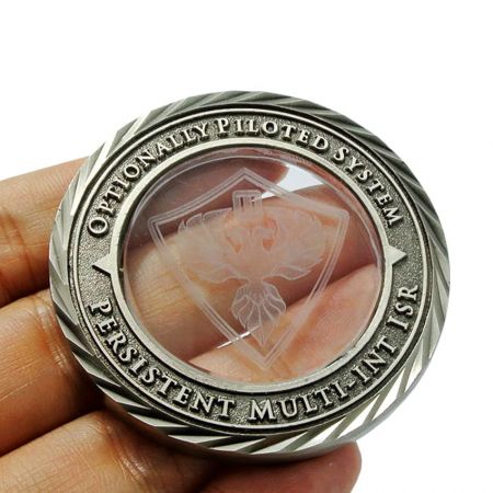 동전 재료는 아연 합금으로 만들어졌습니다.