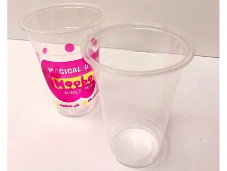 ग्राहकों पर एक मजबूत पहली छवि बनाने के लिए प्लास्टिक पीने के कप पर कस्टम प्रिंट ब्रांडिंग।
