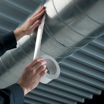Ruban adhésif en feuille pour les systèmes de ventilation industrielle