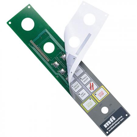 PCBに組み込まれたメンブレンスイッチ - PCBには金属ドームとグラフィックオーバーレイが組み込まれています