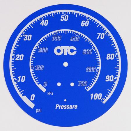 Označení tlakové stupnice - Hliníková deska s číslicemi na povrchu.
