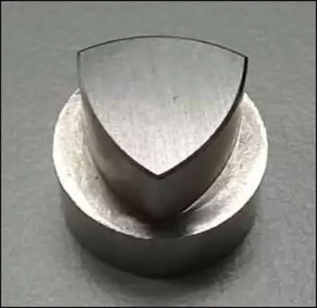 三角牙螺絲成形之前會先鍛造成三角柱型,其主要檢查項目是C和D值