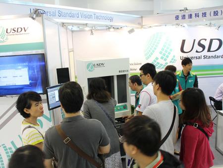 Image measuring machine attracted the attention of visitors.