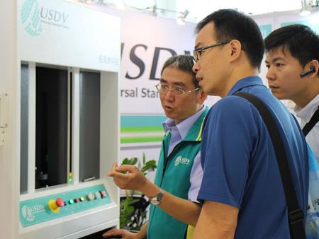 Image measuring machine attracted the attention of visitors.