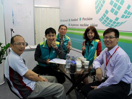 Image measuring machine attracted the attention of visitors.