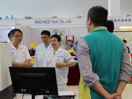 Image measuring machine attracted the attention of visitors.