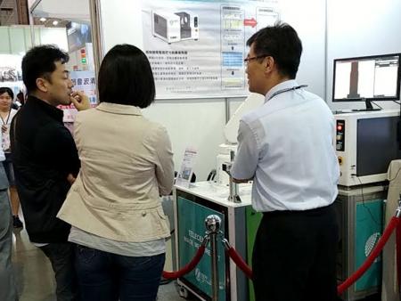 Image measuring machine attracted the attention of visitors.