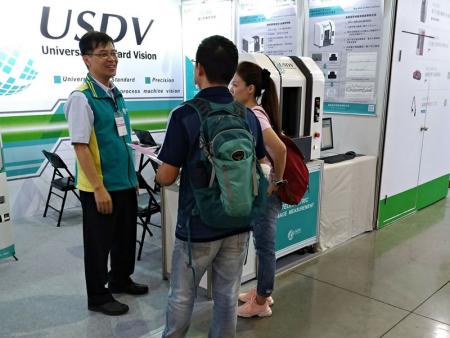 Image measuring machine attracted the attention of visitors.