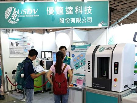 Image measuring machine attracted the attention of visitors.