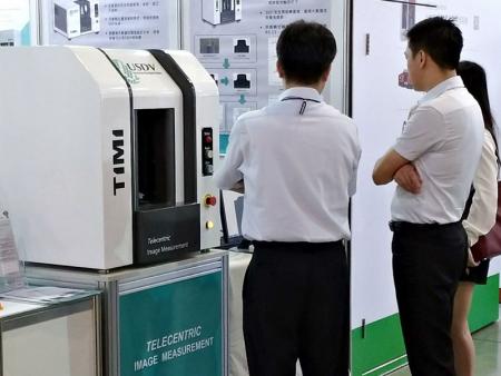 Image measuring machine attracted the attention of visitors.