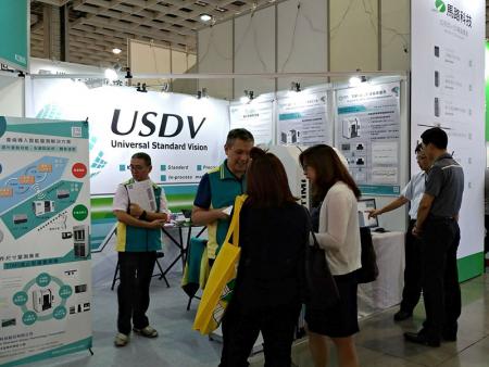 Image measuring machine attracted the attention of visitors.