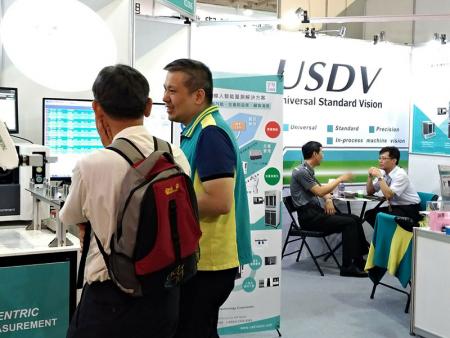 Image measuring machine attracted the attention of visitors.