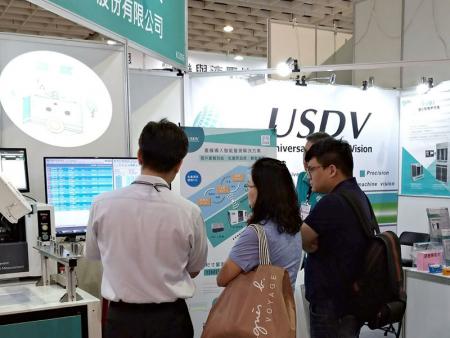 Image measuring machine attracted the attention of visitors.