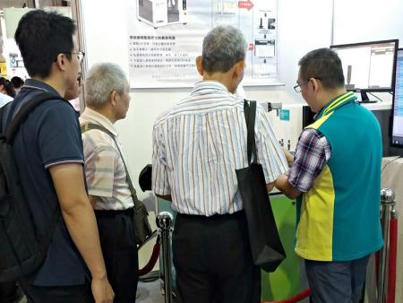 Image measuring machine attracted the attention of visitors.