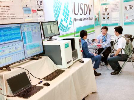 Image measuring machine attracted the attention of visitors.