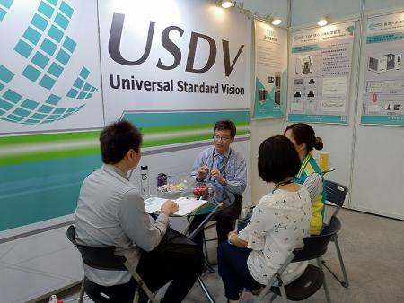 Image measuring machine attracted the attention of visitors.