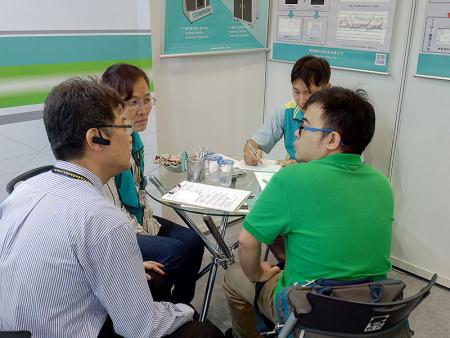 Image measuring machine attracted the attention of visitors.