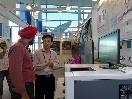 Image measuring machine attracted the attention of visitors.