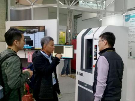 Image measuring machine attracted the attention of visitors.