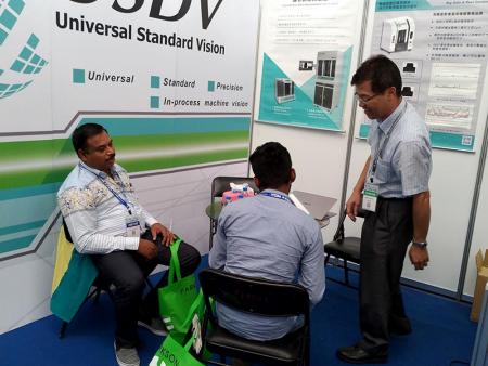 IMAGE measuring machine attracted the attention of visitors.