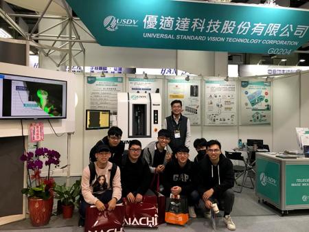 IMAGE measuring machine attracted the attention of visitors.
