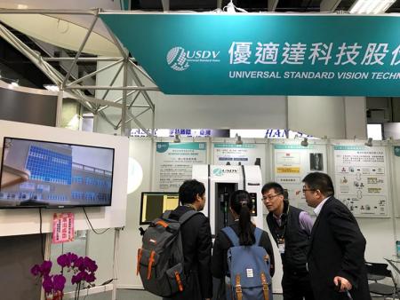 IMAGE measuring machine attracted the attention of visitors.