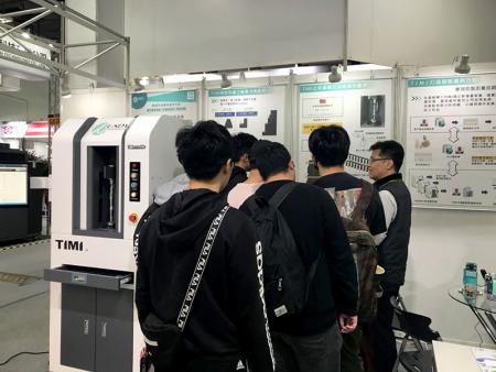 THE image measuring machine attracted the attention of visitors.