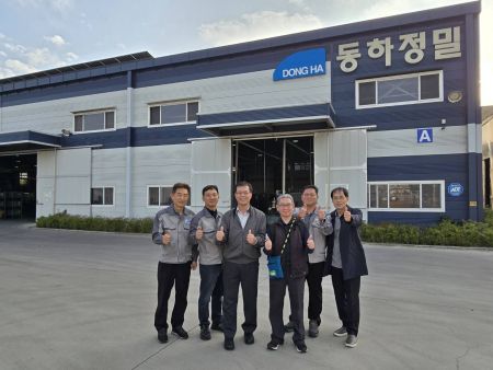 The technical team successfully completed the installation and operation training of the TIMI6090P measurement equipment in Dongha, Korea, by late October 2024, ensuring the machine was ready for stable operation.