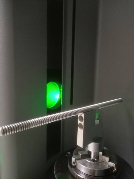 橫置擺放讓TIMI量測儀更精準量測滾珠螺桿的尺寸