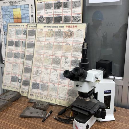 Metallografisches Mikroskop