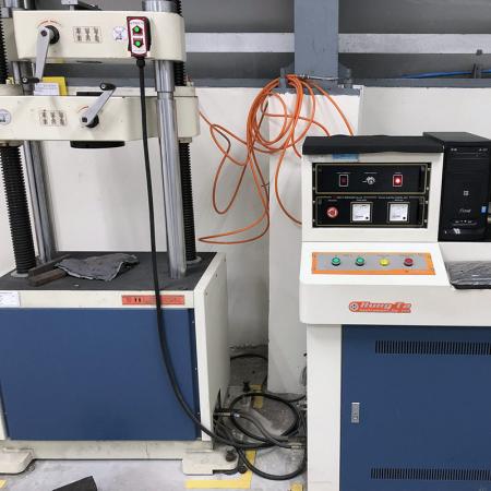 Universelle Zugprüfmaschine