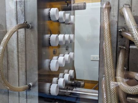 High-quality plastic bottle cap injection molding production line.