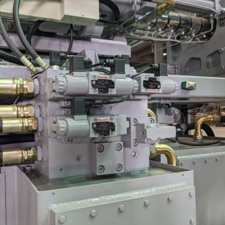 噴射液壓採用快速響應、可靠的液壓歧管。