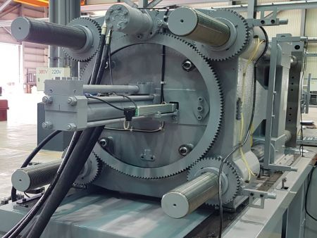 塑膠射出機採用堅固鎖模結構,確保質量穩定。