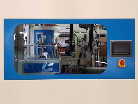 複合動作塑膠射出機應用於膜內貼標產業。