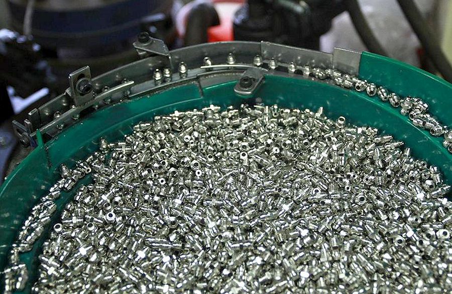 Auto ball check valve insert machine