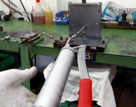 Grease Fitting Working Pressure Test