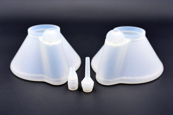 矽膠製的呼吸罩和吸鼻器的矽膠配件。