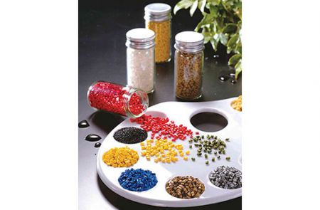 二段階型リサイクル機によって生産されたペレット - 二段階型リサイクル機