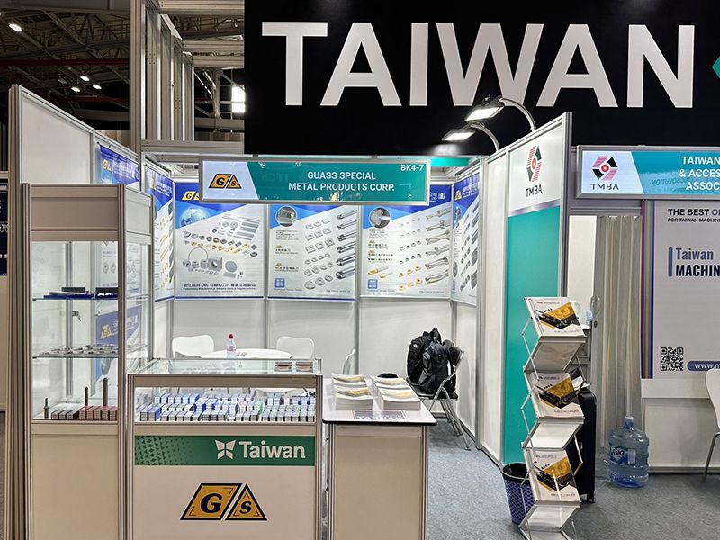 Guass participou da exposição de Ho Chi Minh