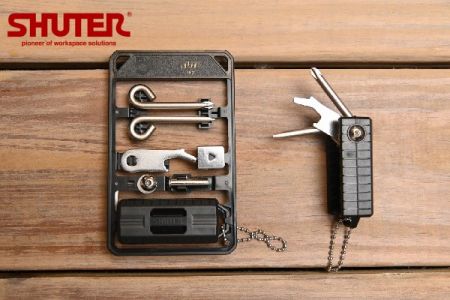 Multifunktionswerkzeug-Schlüsselanhänger-Set in Schwarz