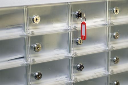 kabinet besi SHUTER dengan pintu transparan untuk barang wearable
